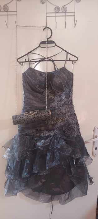 Абитуриентска рокля