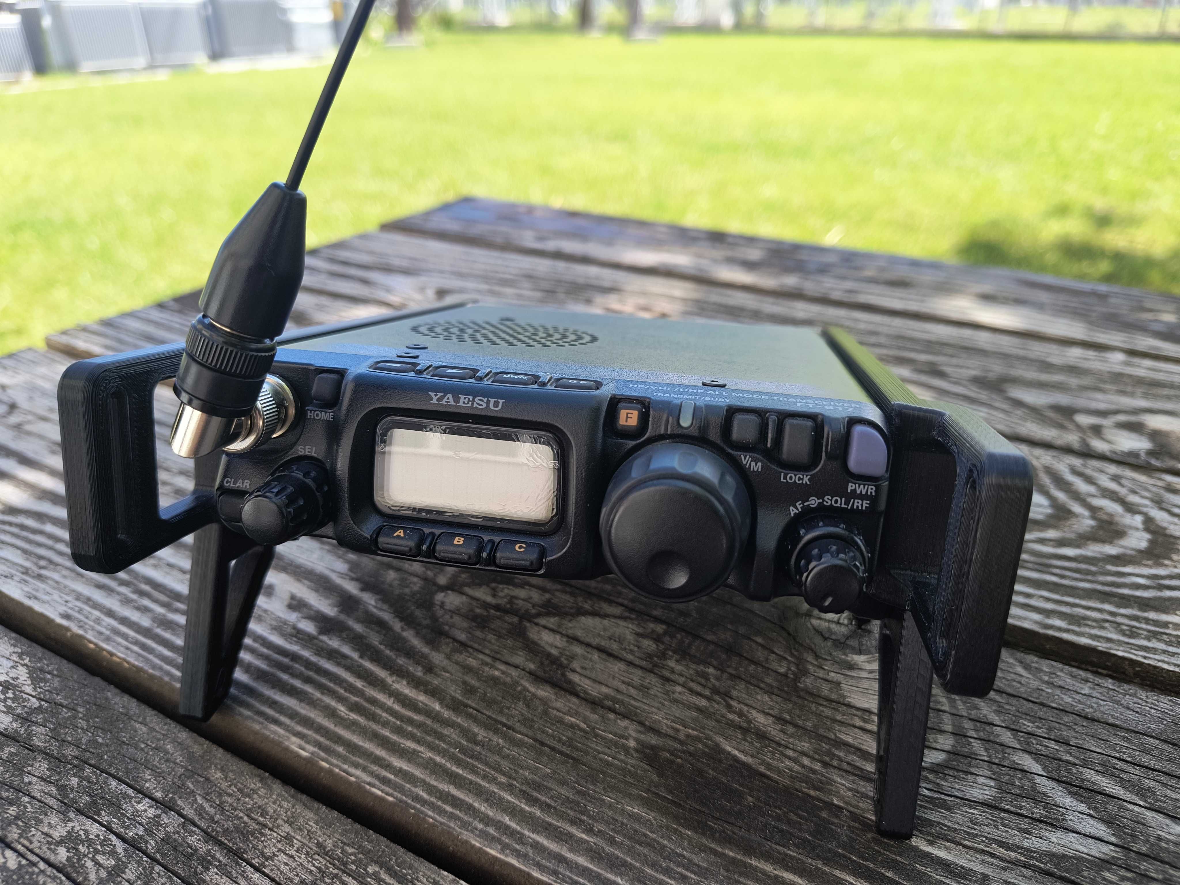 Портативна радиостанция YAESU FT-817 MF/HF/VHF/UHF multimode