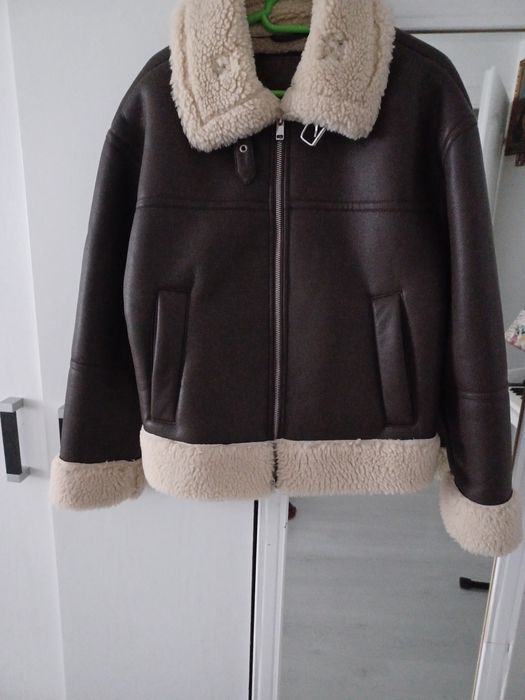 Vând  haină  pentru  doamne sau domnișoare.