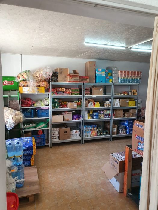 Vand sau inchiriez spatiu comercial surduc