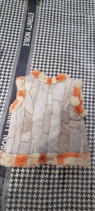 Тёплая безрукавка нимча на 3-5 лет.