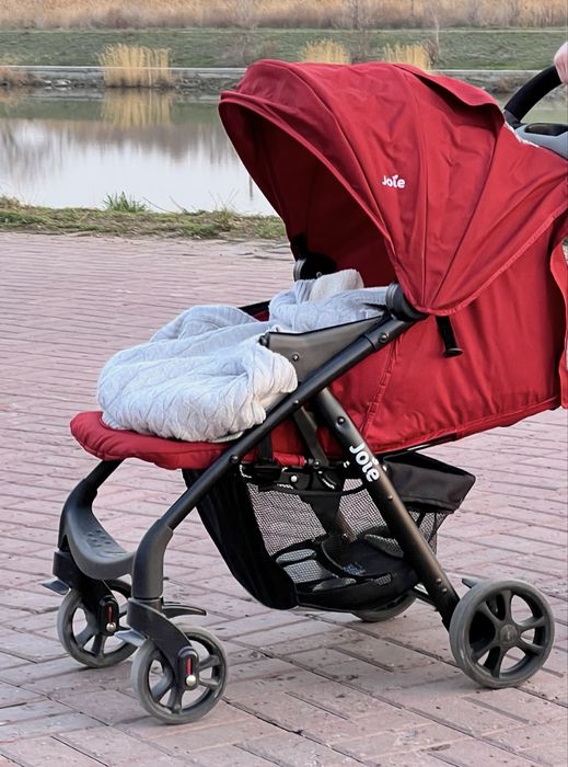 Продам коляску, кроватку 8в 1 с двумя матрасами, зимние санки девчачьи