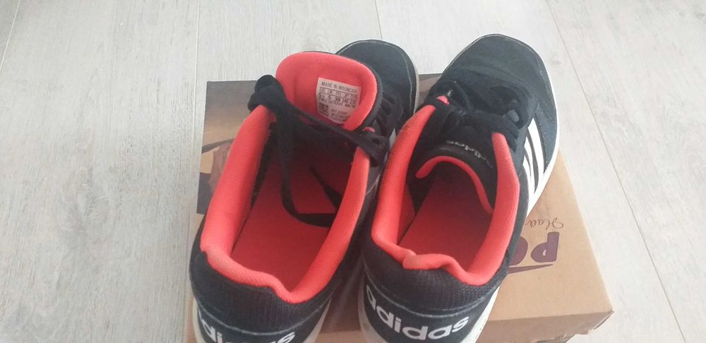 Детски оригинални маратонки на Адидас модел 2023г -50лв.- 40 номер