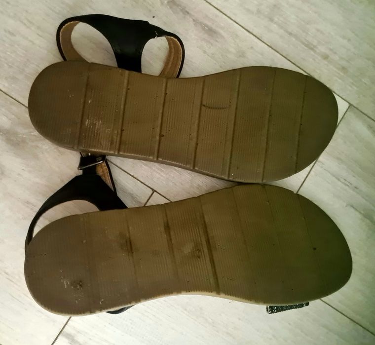 Sandale purtate o singura data