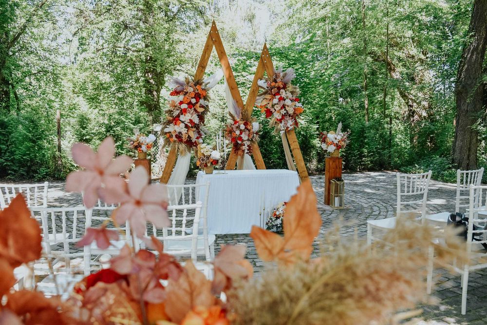 Decor evenimente Aranjamente florale Arcade Coloane Nunta Petreceri