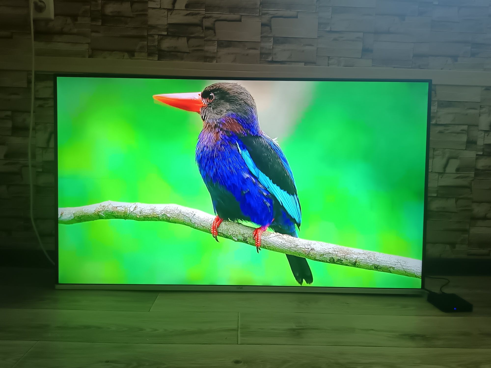 Televizor sotiladi artel 50tali smart