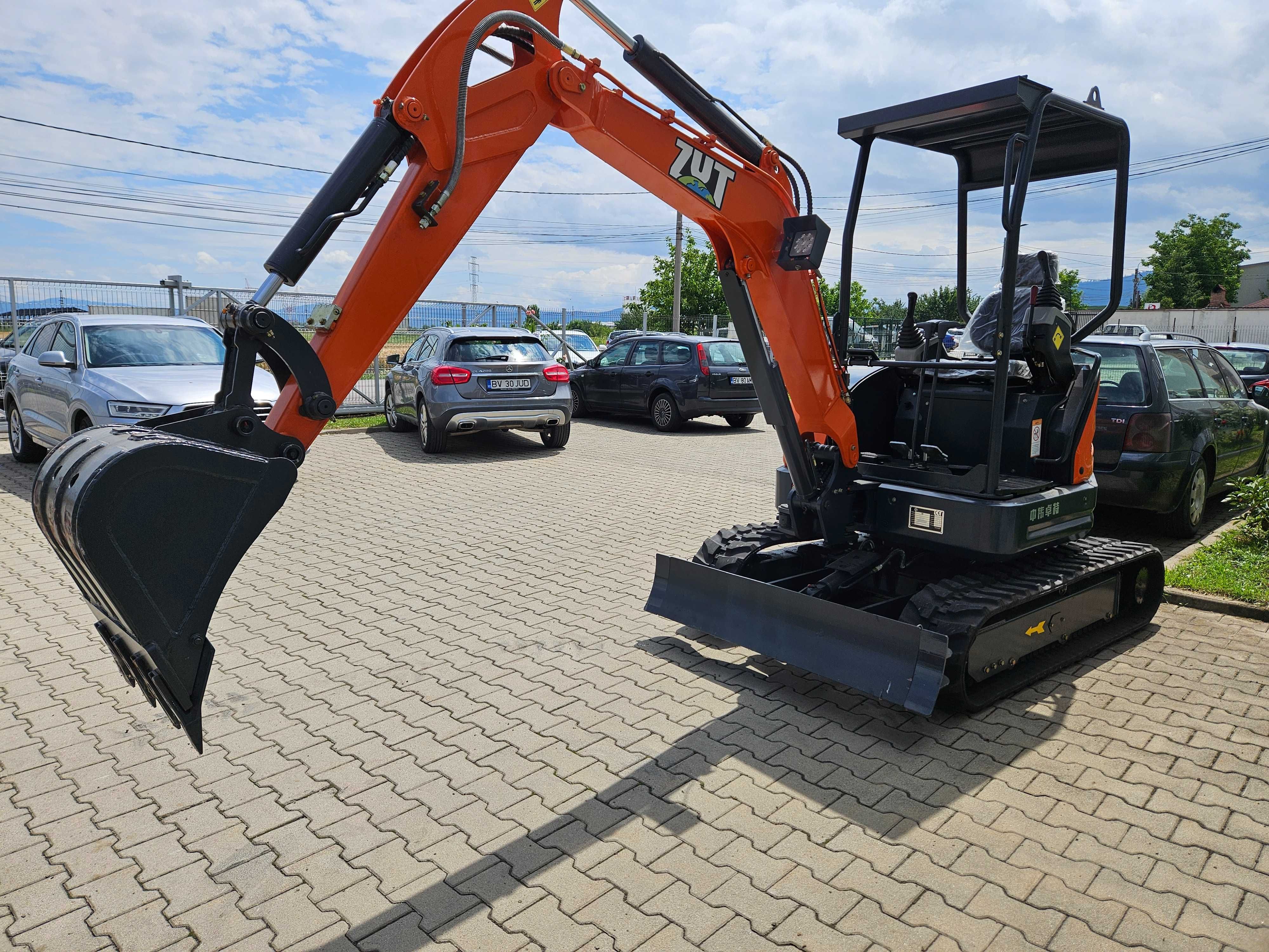 Excavator nou  ZUT 2.45T motor Yanmar stagiul V