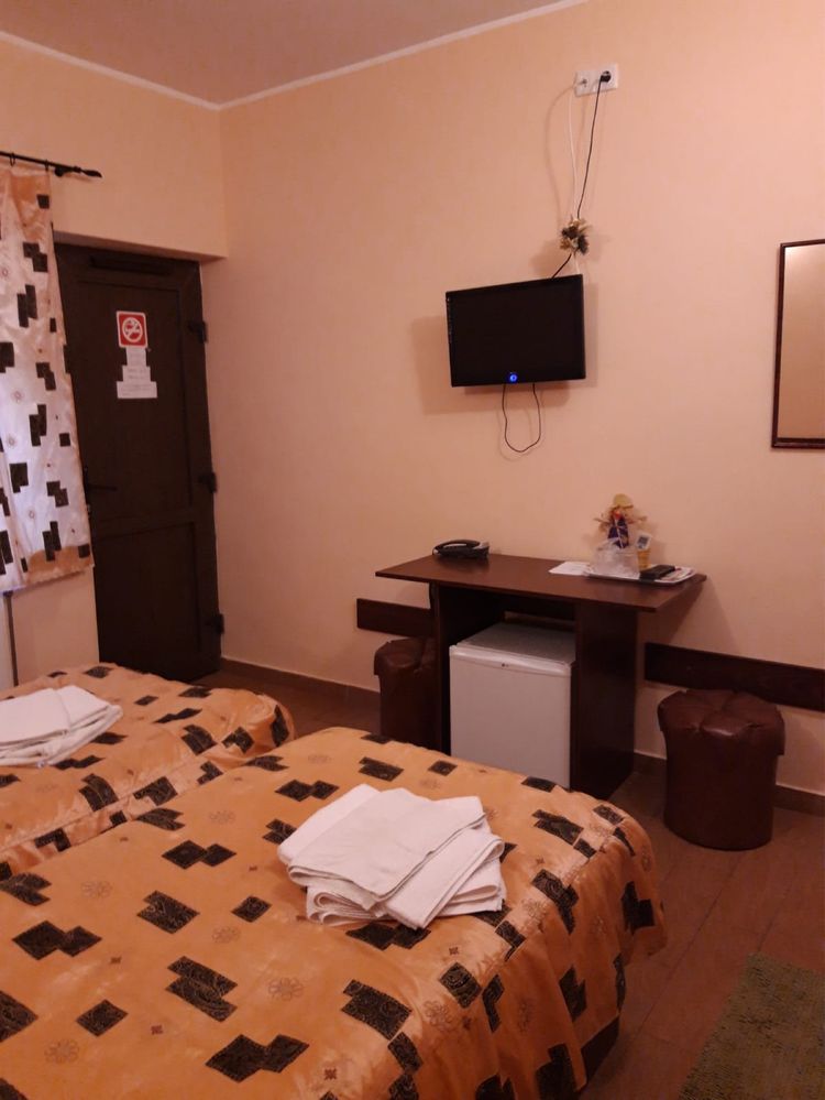 Vand pensiune 250 mp cu 10 camere zona Faleza Nord Constanta