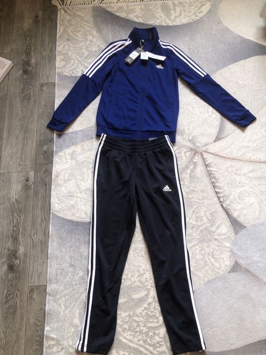 Женский спортивный костюм