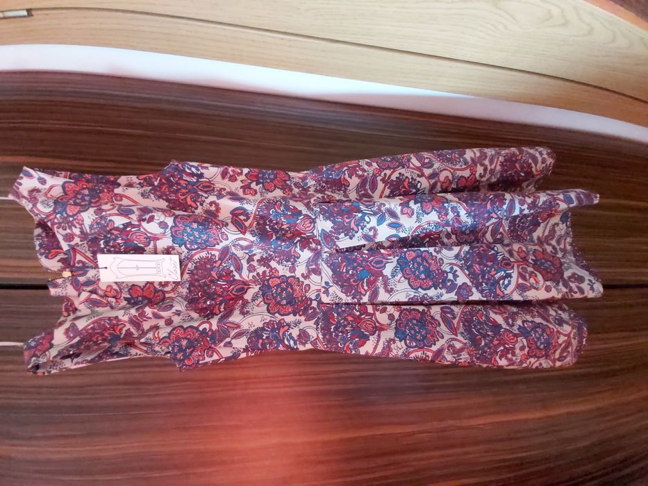 Vand rochie noua, cu eticheta