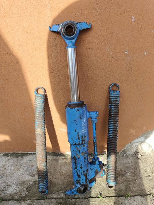 Продавам хидравлически цилиндър