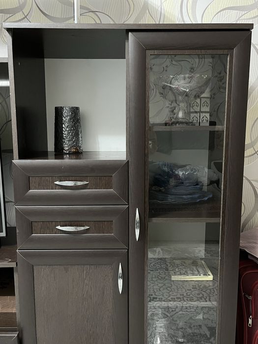 Продаю чёрную шкаф-стенку и принтер Samaung-4300