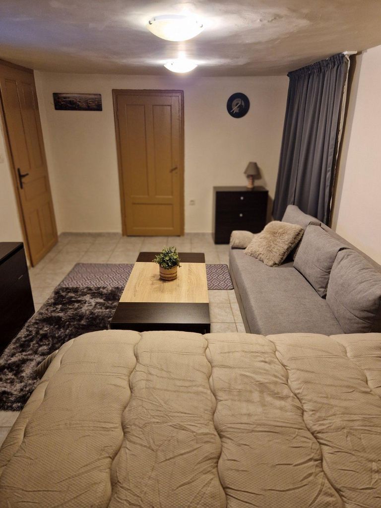 Дава се под наем Етаж от къща в Пловдив, Кючук Париж - 50 кв.м за 350 € - Снимка #1