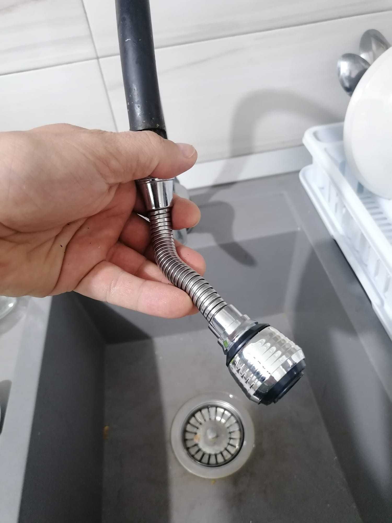 Prelungitor flexibil universal pentru robinet