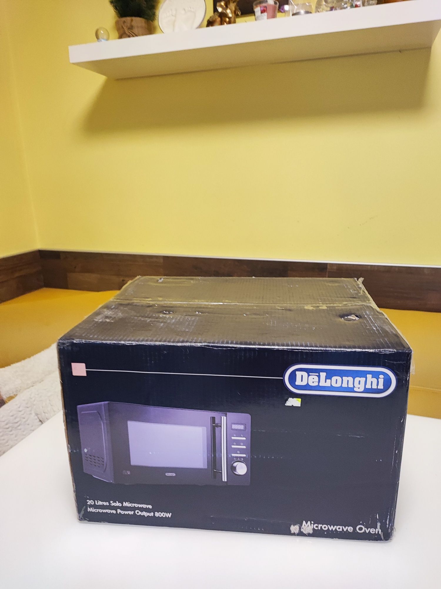 Микровълнова DeLonghi 20L нова