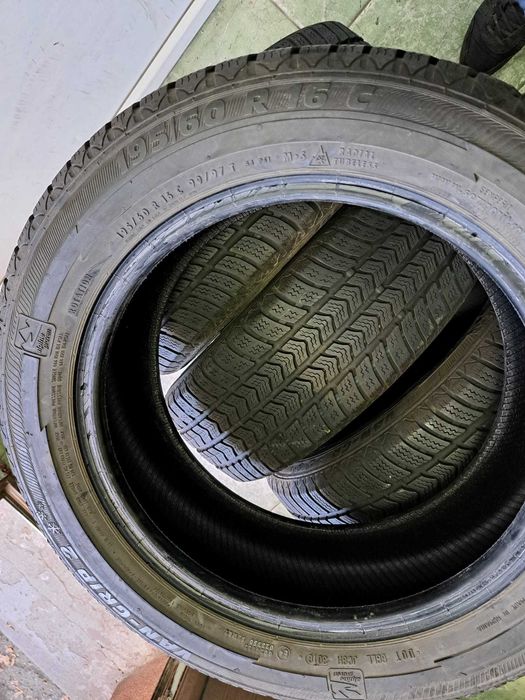 2 anvelope 195/60 R16C Semperit