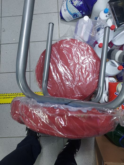 Tabureti solizi cu cadru metal si sezut F Gros , buretat 30 x 42 hȘi p