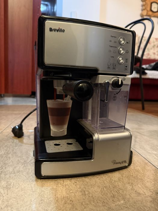 Aparat de cafea aproape nou