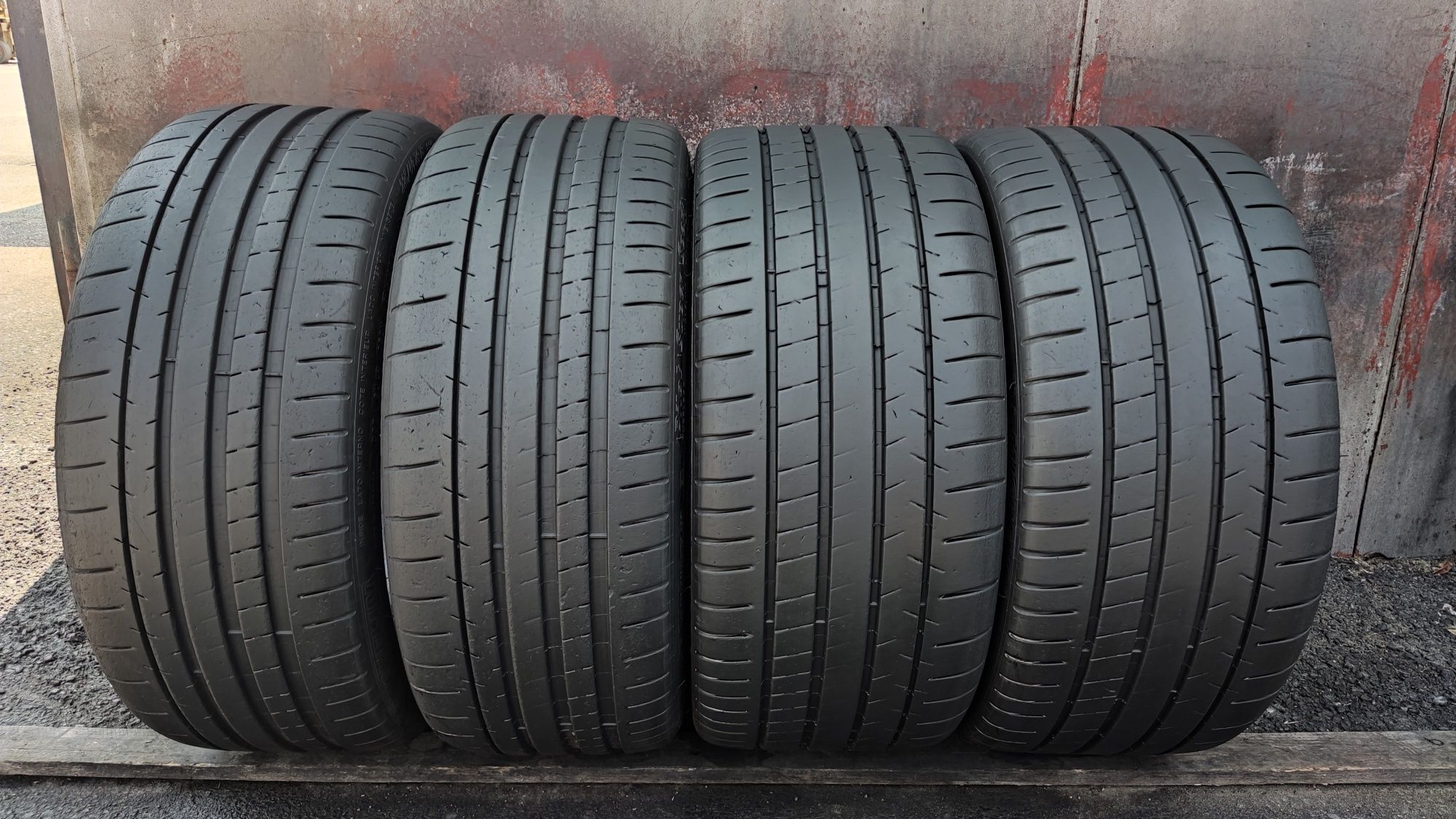 спорт пакет 225/40/18 и 245/35/18 Michelin Pilot Super Sport
dot22
7mm