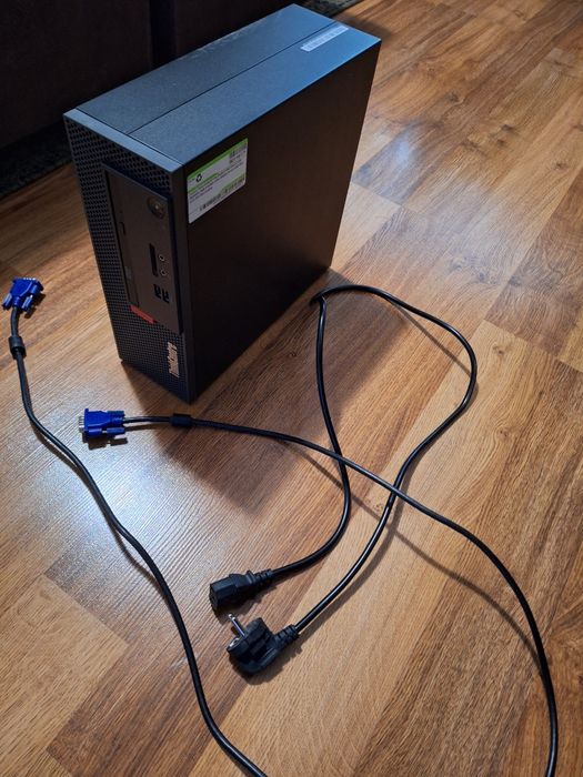 Настолен компютър Леново слим ThinkCentre неразличим от нов