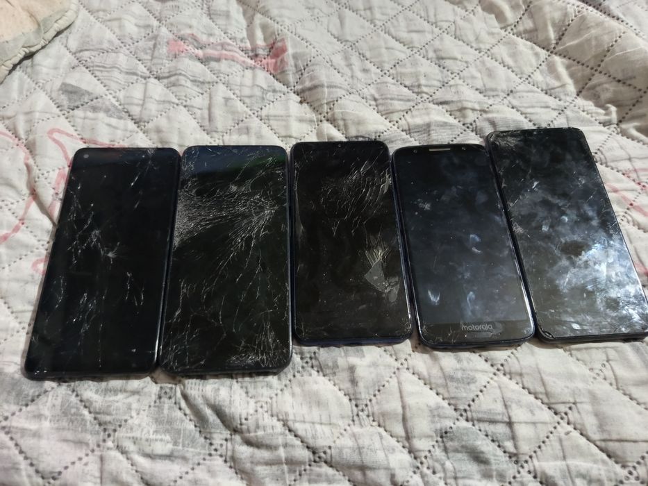 Telefoane pentru piese