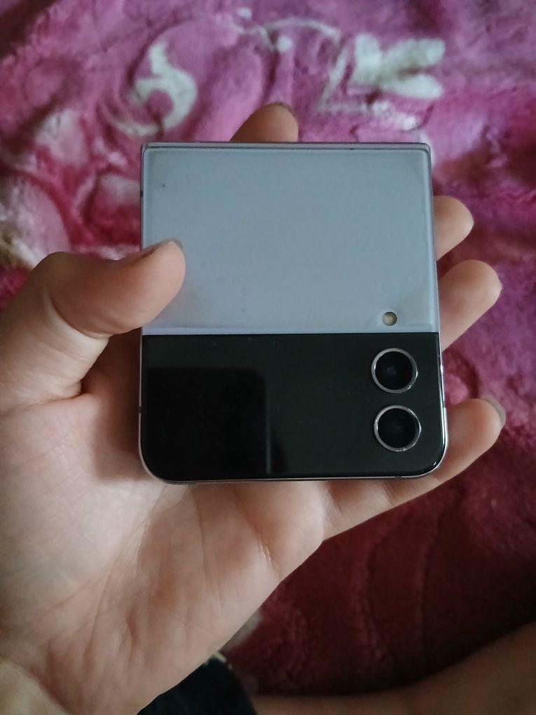 samsung  gelaksi  z flip 4