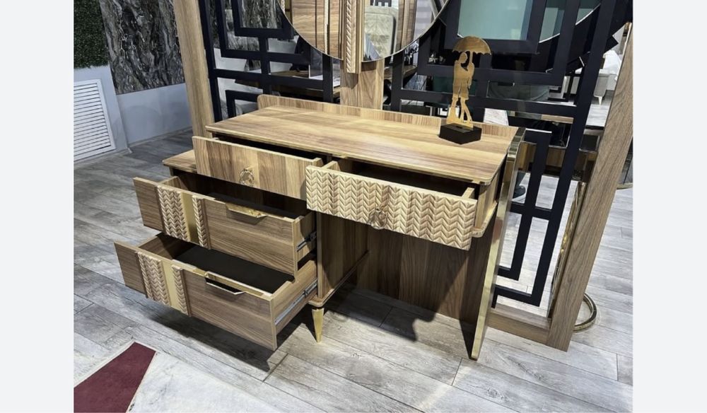 Комод сатылады айнасымен