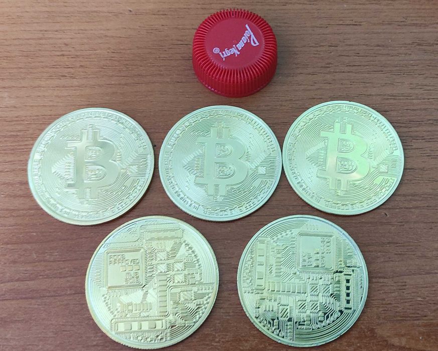 Moneda Bitcon, placata cu aur