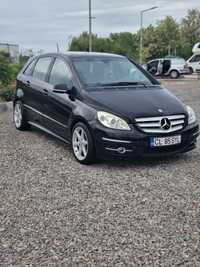 Mercedes-Benz B180