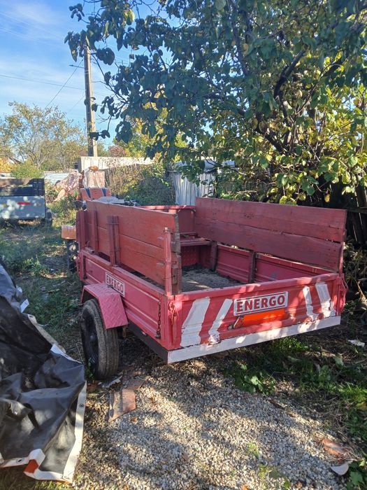 Vând motocultor cu remorca