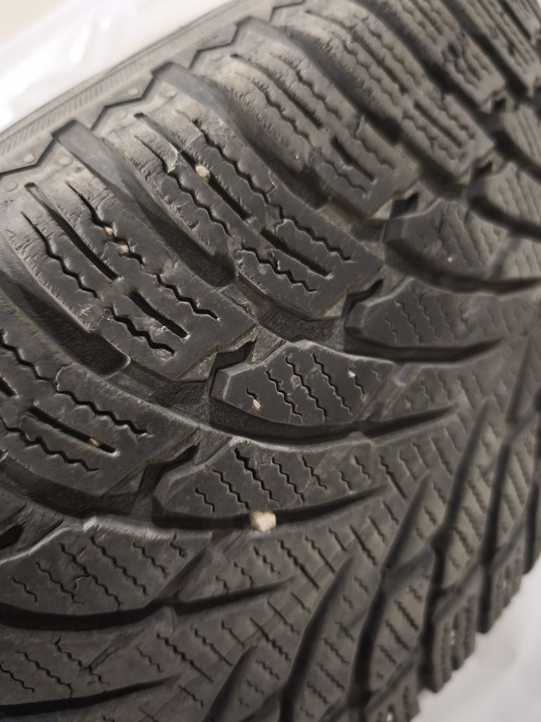 Гуми зимни Nokian 235/65/17