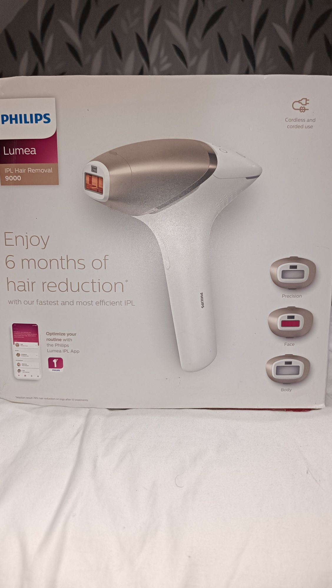 Нов фотоепилатор Philips Lumea 9000 BRI955