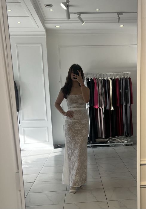 «Новое дизайнерское платье, одето один раз»