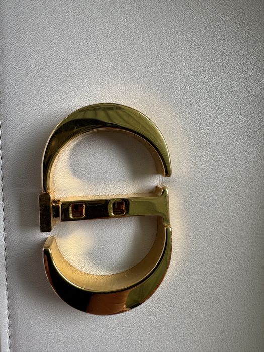 Dior  montaigne dusty ivory