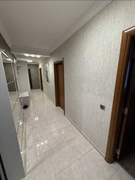 Продава се Многостаен апартамент в София, Студентски град - 223 кв.м за 2826 €/кв.м - Снимка #13