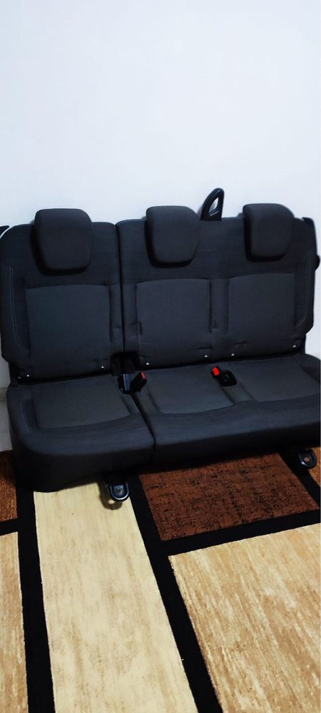Vând banchetă de Dacia Lodgy