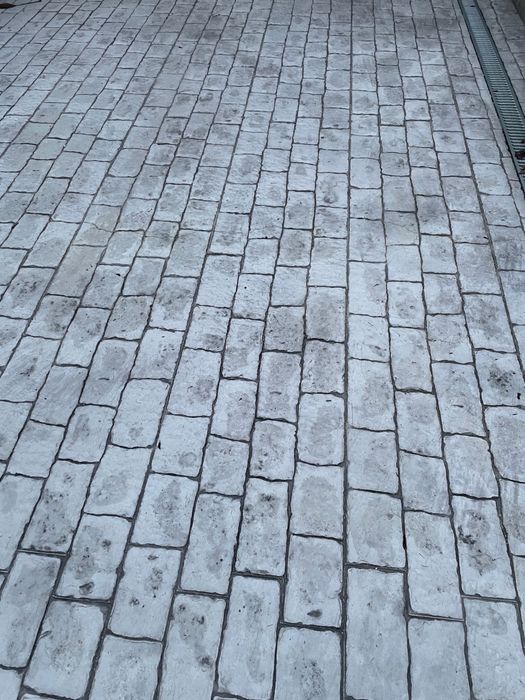 Beton amprentat – pavaj decorativ pentru curți, alei și terase!