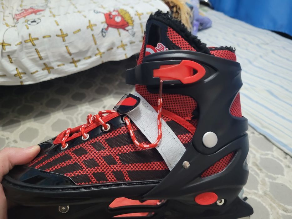 Коньки регулировается размер 39-43