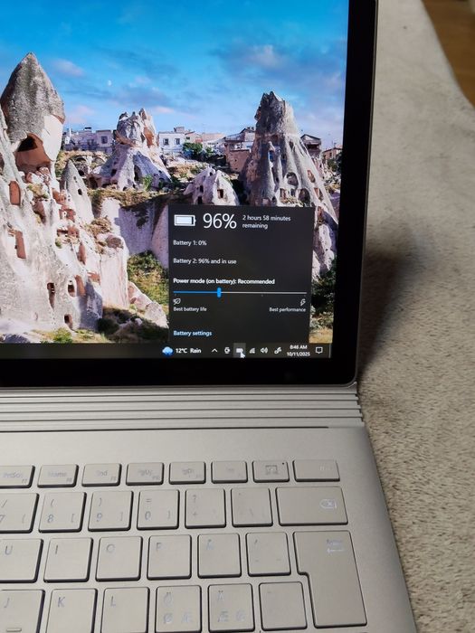 Microsoft Surface Book i5-6300u,8gb RAM ,ssd 128gb