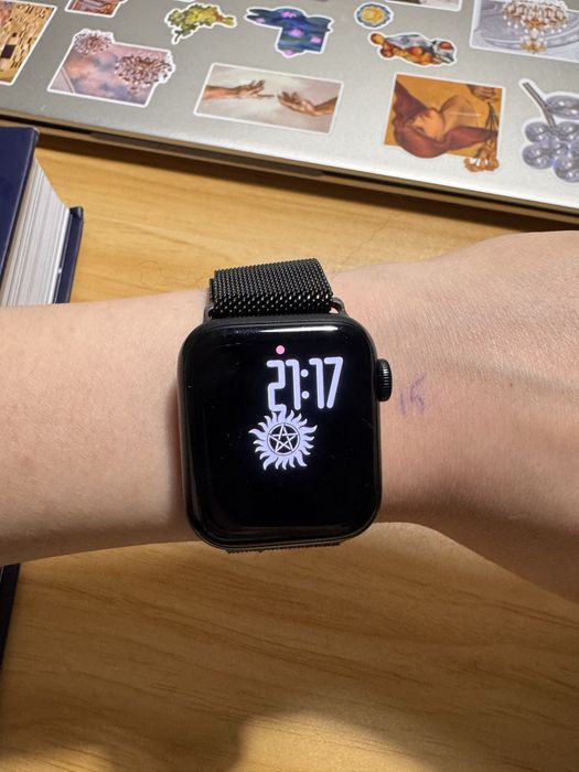 Продам часы Apple watch se