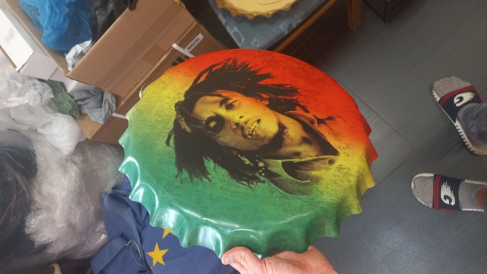 Метални табели в форма на капачка