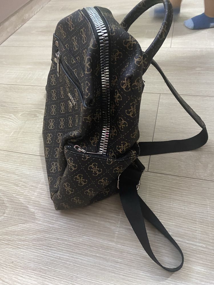 Раница Guess