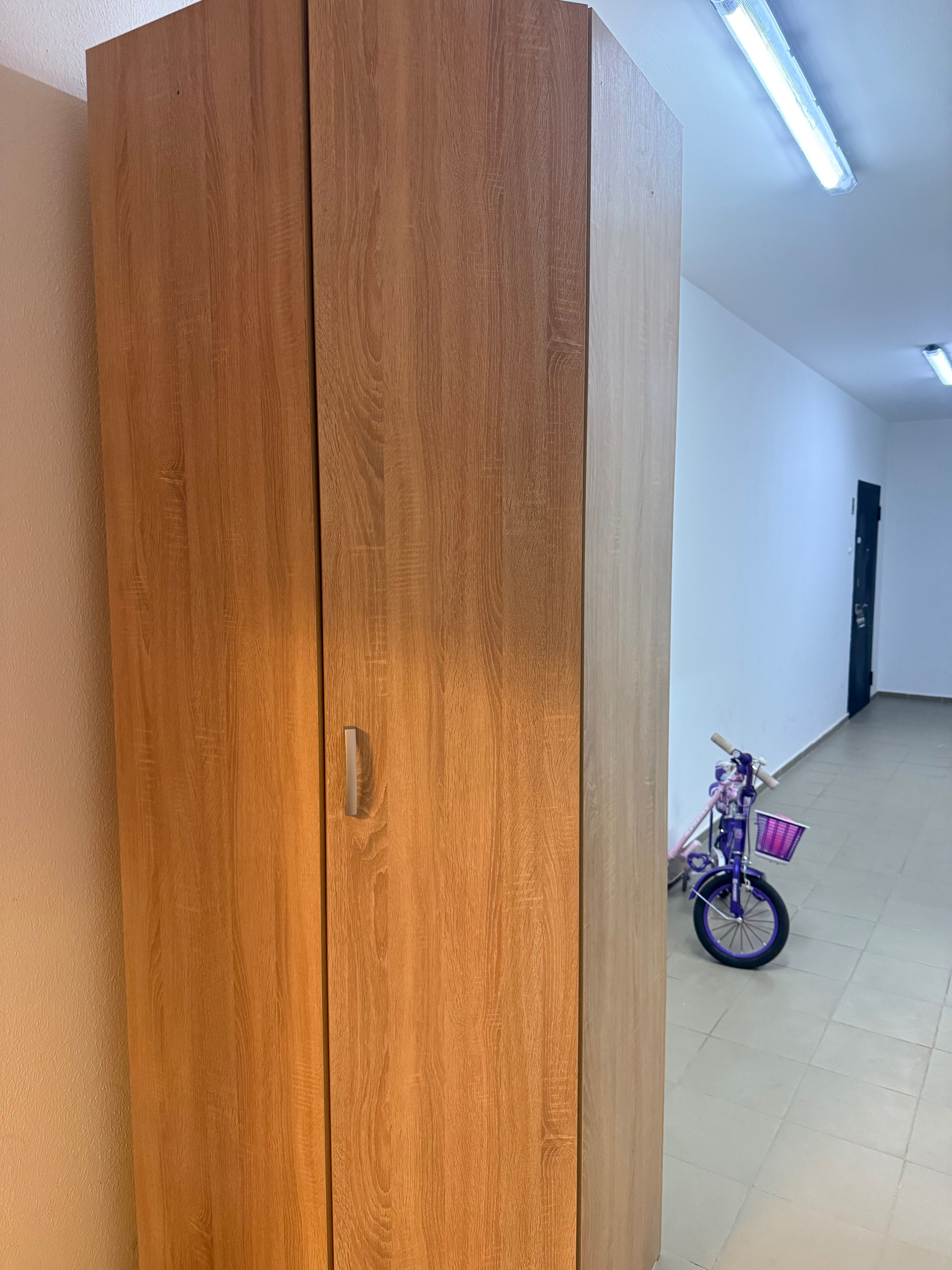 Шкаф в прихожую. Можно и в спальню