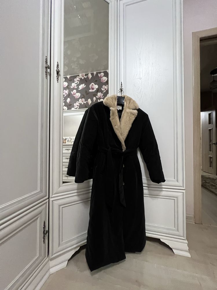 Продам куртку в идеальном состояние