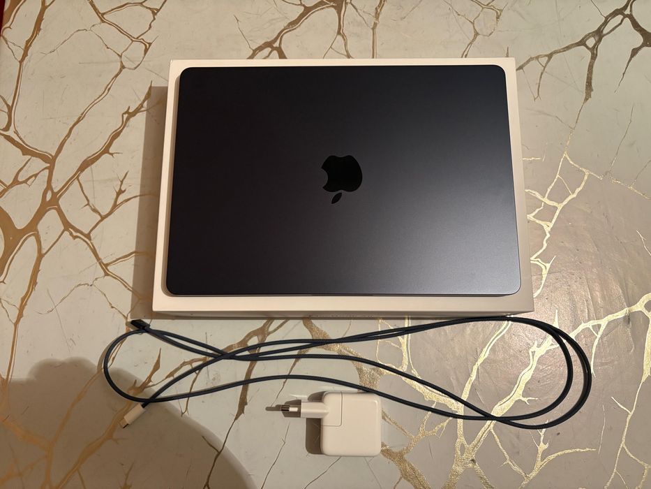 MacBook Air m3 емкость 96