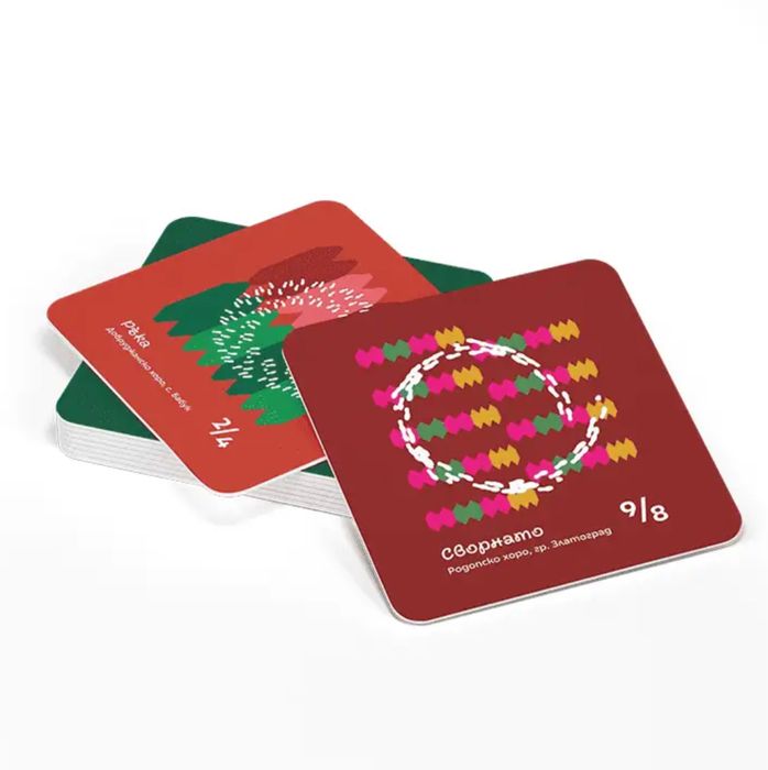 Подложки за чаши с традиционни хора̀