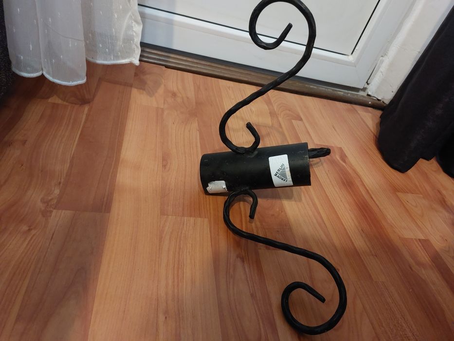 Suport de brad de Craciun din fier forjat