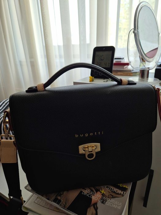 Vand geanta Bugatti noua