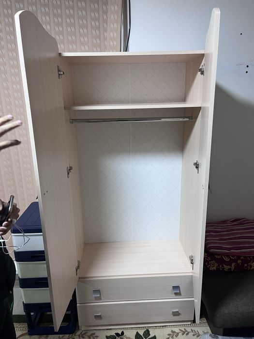 Детская кровать и шкафчик