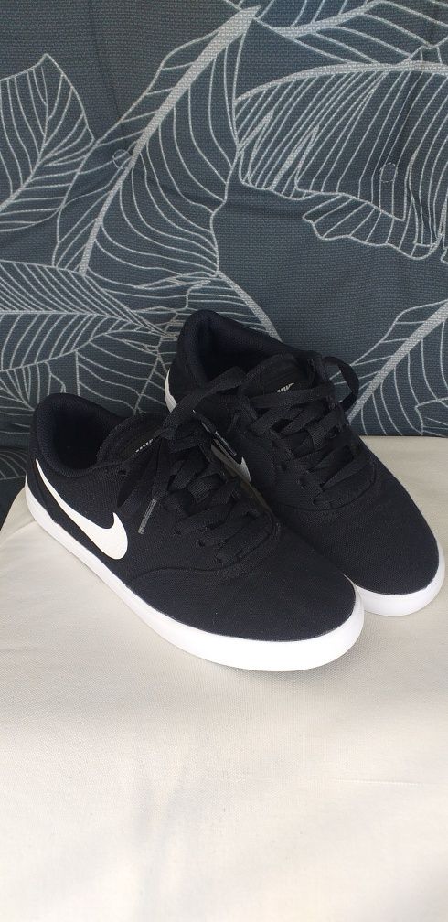 Temeri Nike baieti